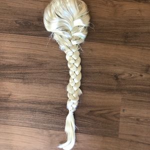 Disney Elsa hair wig. Only worn once.